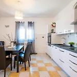 Prázdninový dům Front In With Wifi *