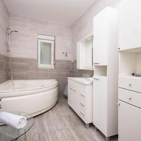 Amazing In With Kitchen Brodarica (Sibenik-Knin)