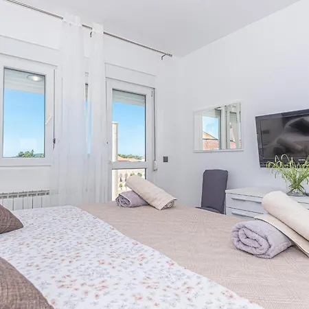 Beautiful In With Wifi Brodarica (Sibenik-Knin)